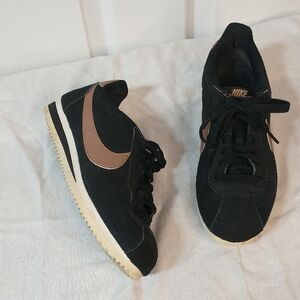 Nike Women's Black and Tan Suede & Nylon Tennis Shoes Size 6.5 (J).
